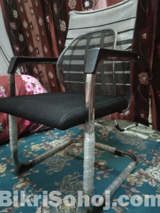 অফিস চেয়ার।